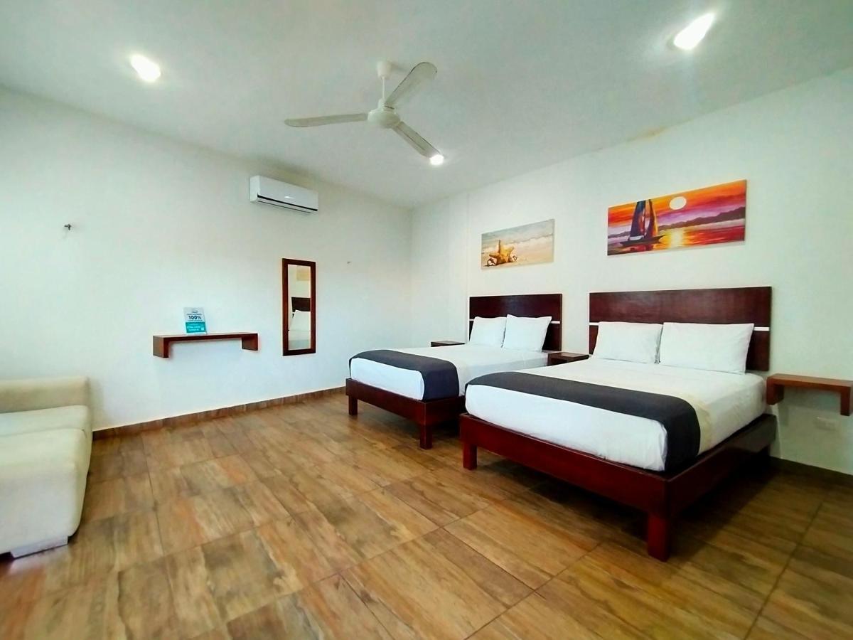 Jose Y Glendy Hotel Progreso  Exterior photo