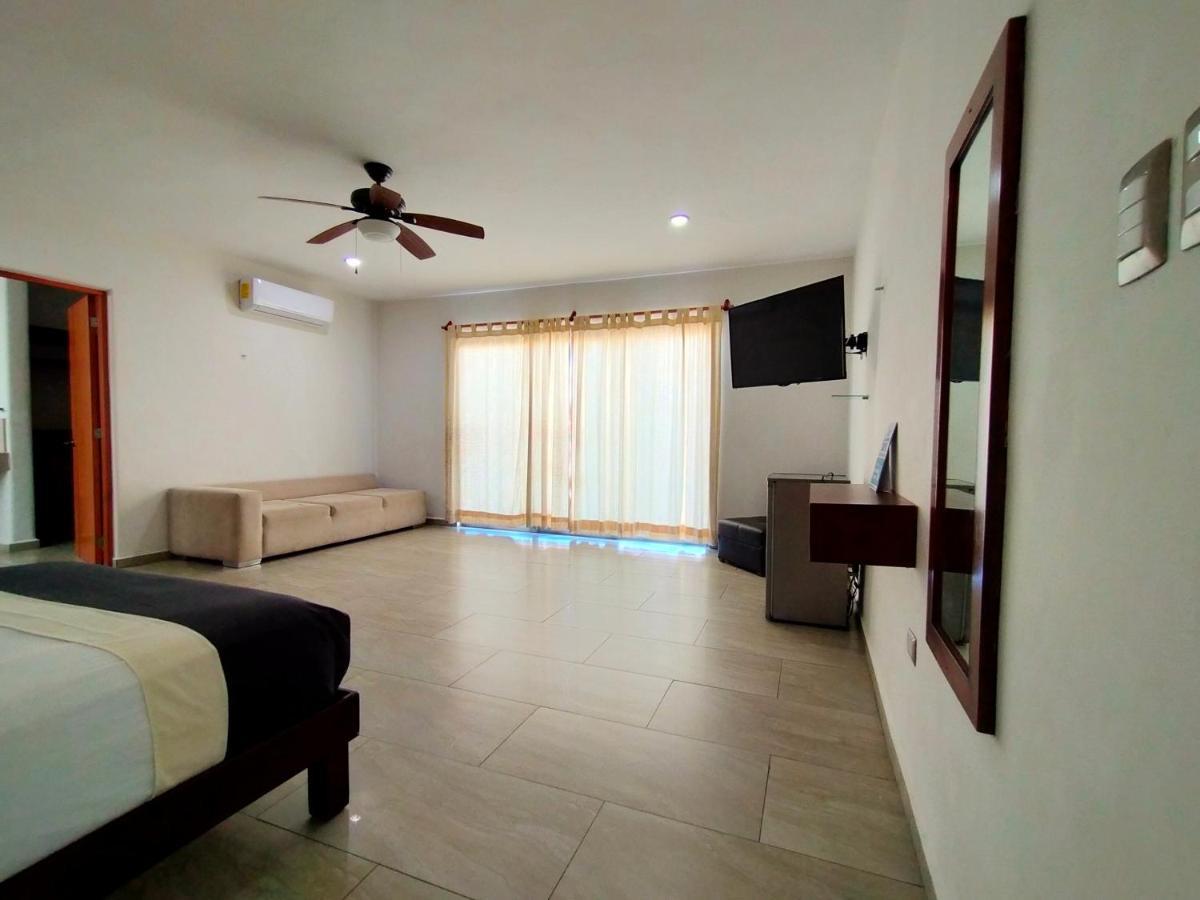 Jose Y Glendy Hotel Progreso  Exterior photo